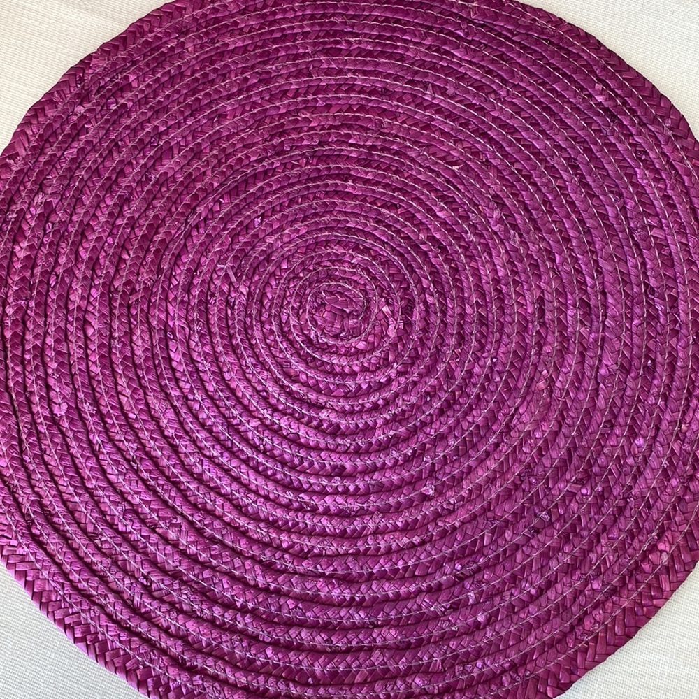 3/$15 🎁 One Dozen Fuchsia Placemats 14” Easy to Clean Braided Woven Synthetic - Picture 4 of 4